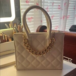 Elegant White Quilted Handbag with Gold Chain